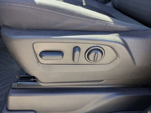 Used 2022 Chevrolet Silverado 1500 LT image 12