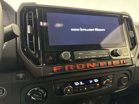 Certified 2025 Nissan Frontier PRO-4X AWD/4WD image 7