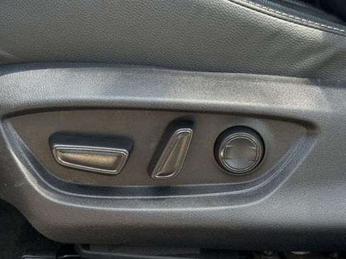 Used 2025 Toyota Camry SE FWD image 27