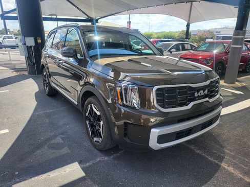 Used 2025 Kia Telluride S FWD image 2