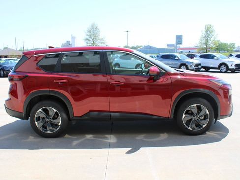 Used 2025 Nissan Rogue SV AWD/4WD image 6