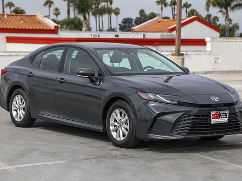 Certified 2025 Toyota Camry LE FWD image 5