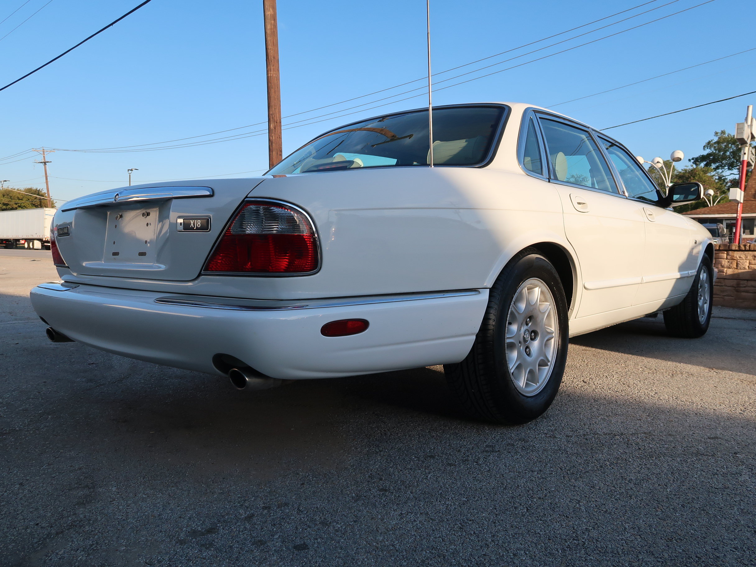 Used 1999 Jaguar XJ8 RWD image 8