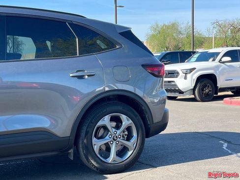 Used 2025 Ford Escape ST-Line FWD image 10