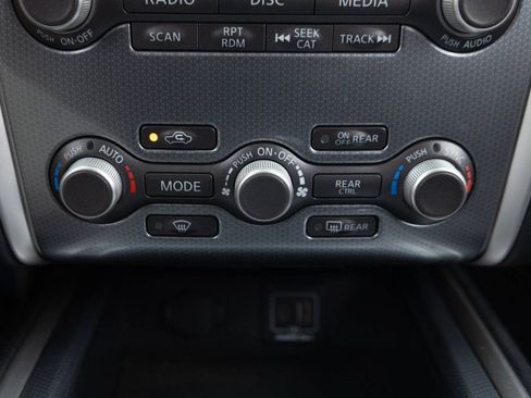Used 2019 Nissan Pathfinder SL AWD/4WD image 36