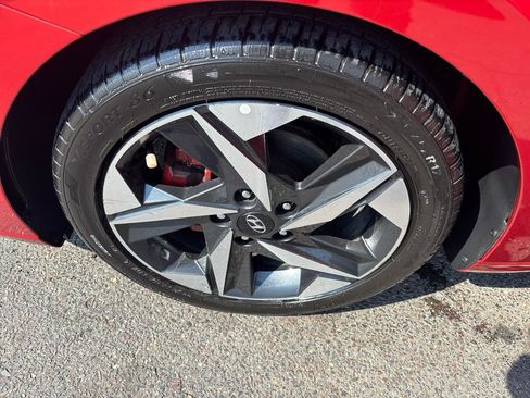 Used 2021 Hyundai Elantra Limited image 25