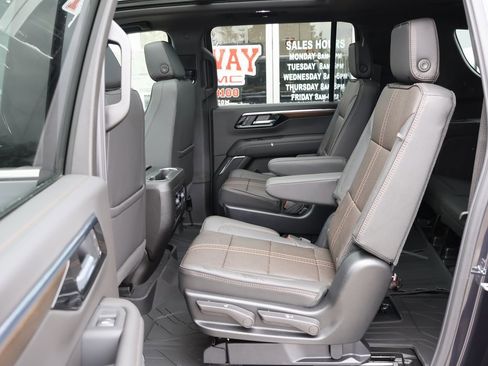 New 2025 Chevrolet Suburban High Country image 28