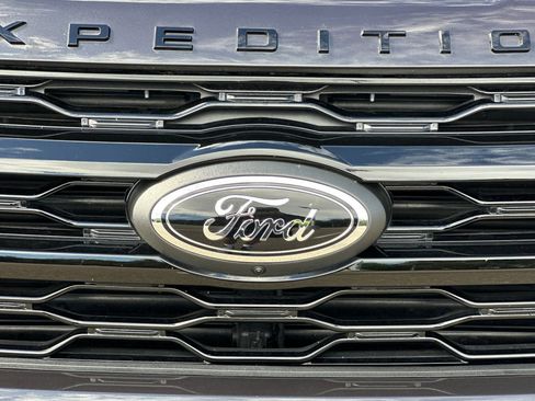 Used 2024 Ford Expedition Limited image 47