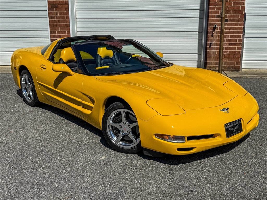 Used 2003 Chevrolet Corvette Coupe w/ Preferred Equipment Group RWD image 28