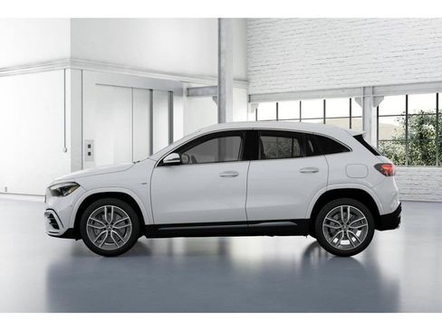 Used 2025 Mercedes-Benz GLA 35 AMG 4MATIC image 34