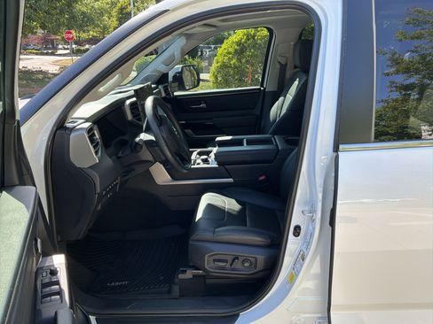 Used 2024 Toyota Tundra Limited AWD/4WD image 16