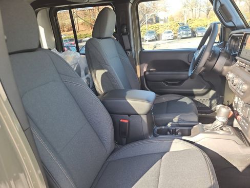 New 2025 Jeep Gladiator Willys image 28