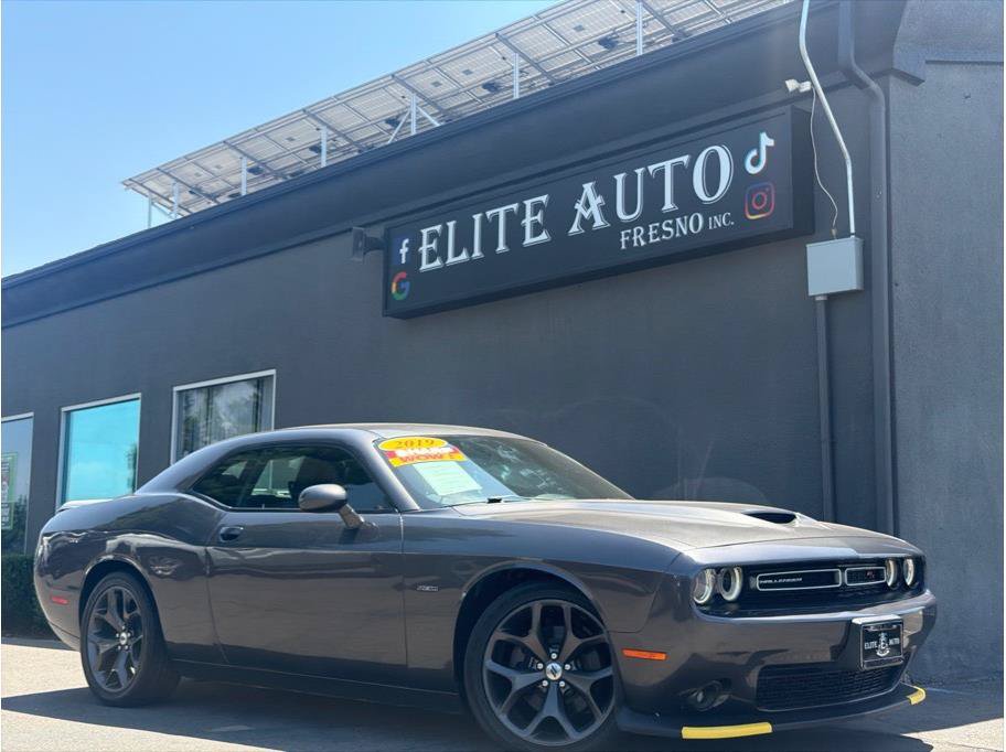 Used 2019 Dodge Challenger R/T RWD image 1