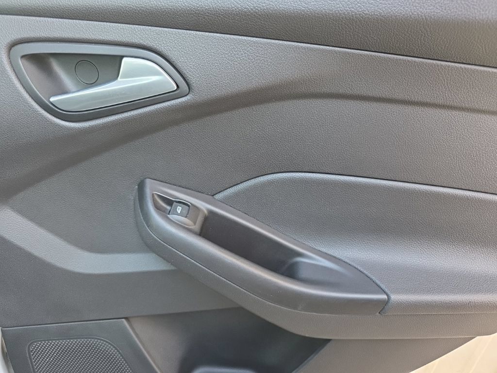 Used 2014 Ford Focus SE FWD image 23