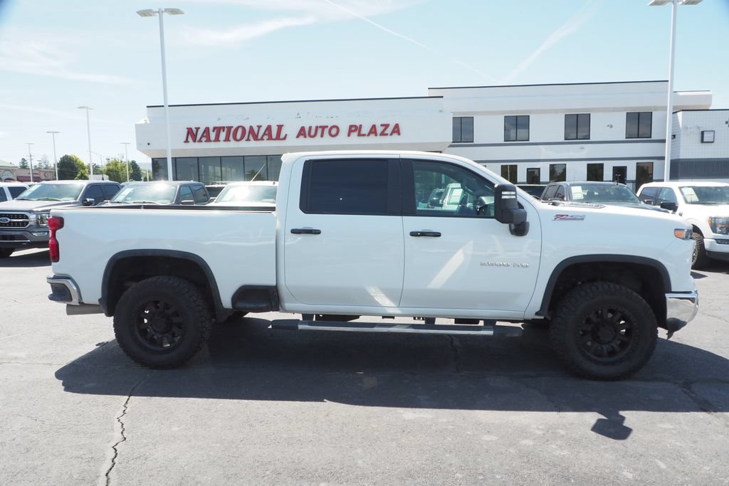 Used 2024 Chevrolet Silverado 2500 LT AWD/4WD image 4