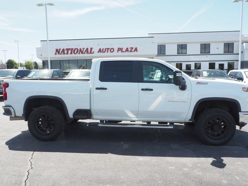 Used 2024 Chevrolet Silverado 2500 LT AWD/4WD image 4