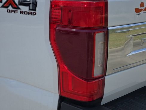 Used 2022 Ford F250 Platinum w/ FX4 Off-Road Package AWD/4WD image 27