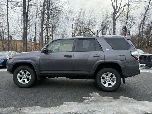 Used 2016 Toyota 4Runner SR5 Premium image 2