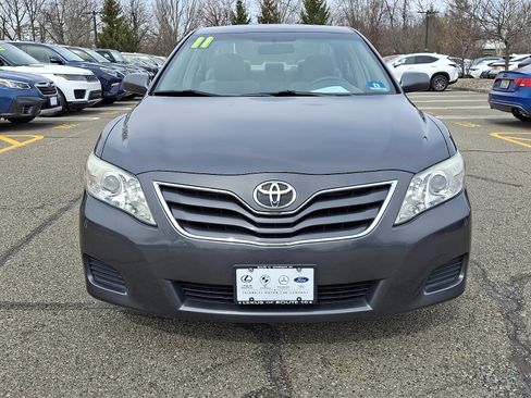 Used 2011 Toyota Camry LE w/ LE Extra-Value Pkg image 2