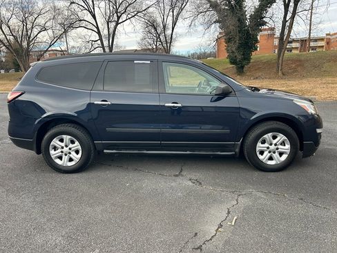Used 2017 Chevrolet Traverse LS image 2