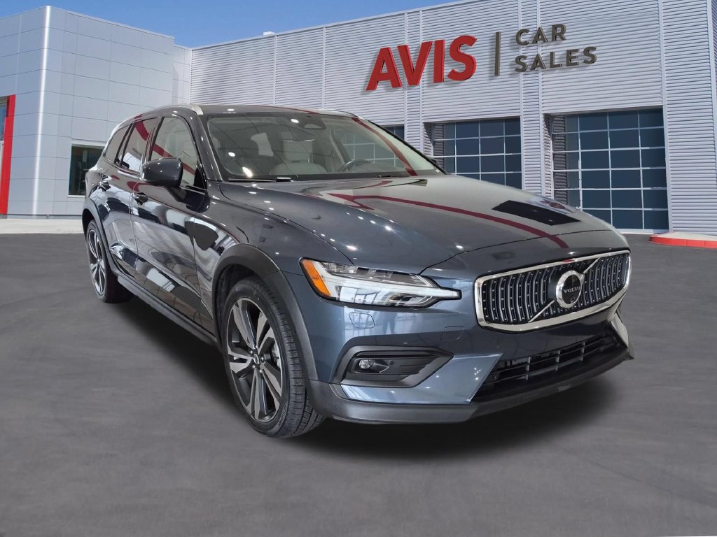 Used 2025 Volvo V60 B5 Cross Country Plus AWD/4WD image 3