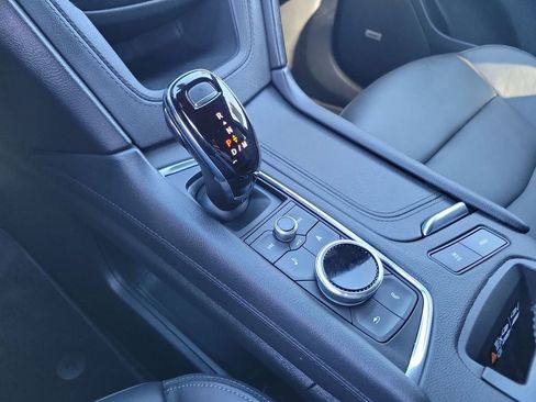 Used 2025 Cadillac XT6 Sport w/ Technology Package image 16