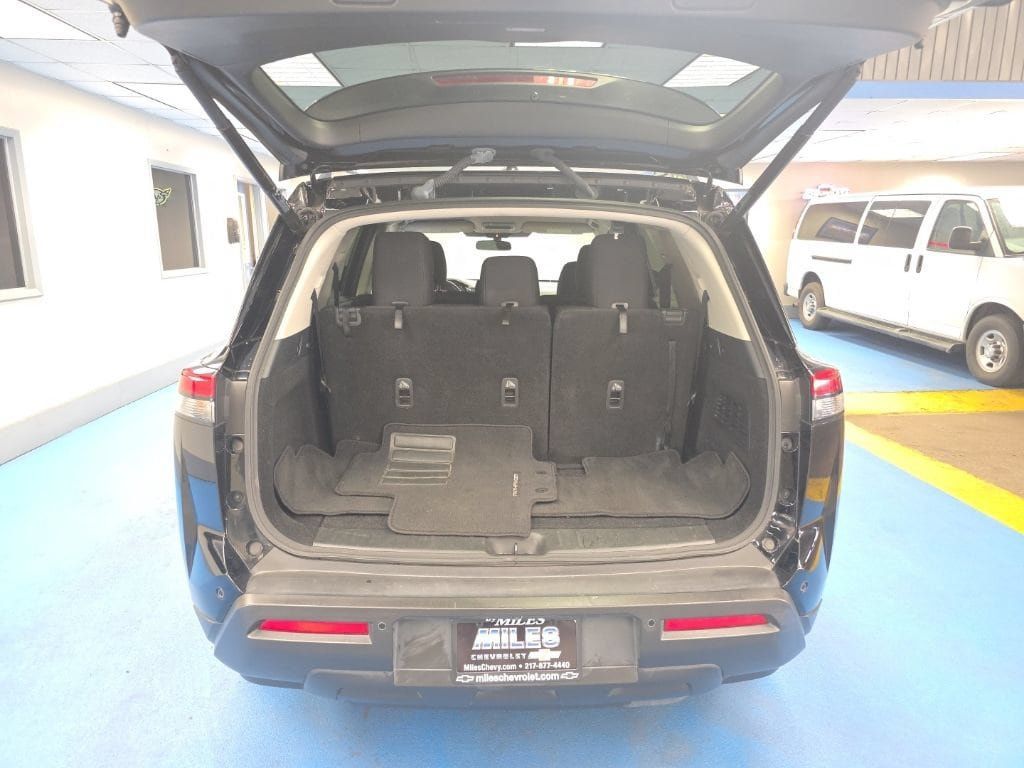 Used 2025 Nissan Pathfinder SV FWD image 9
