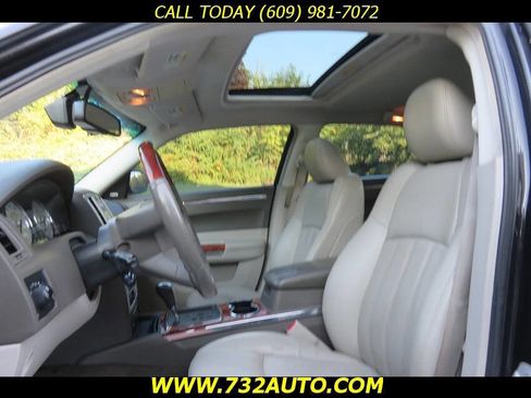 Used 2008 Chrysler 300 C w/ Protection Group II image 21