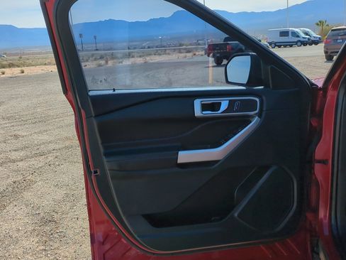 Used 2023 Ford Explorer XLT image 12