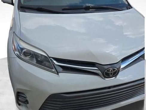 Used 2020 Toyota Sienna Limited Premium AWD/4WD image 6