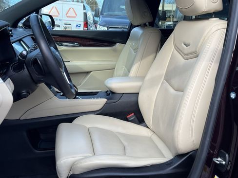 Used 2017 Cadillac XT5 Luxury w/ LPO, Wheel Lock Package image 11