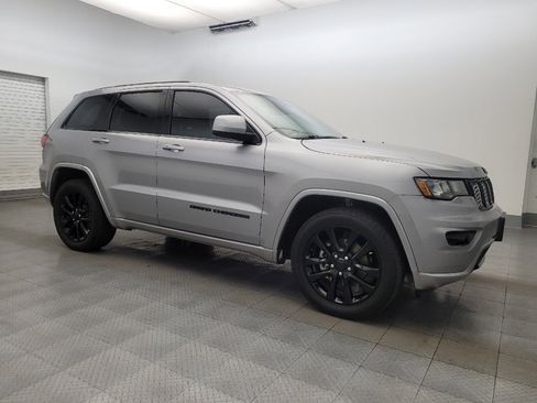 Used 2018 Jeep Grand Cherokee Altitude image 11