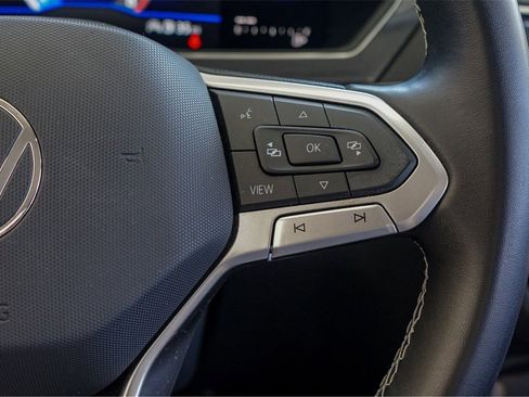 Used 2022 Volkswagen Tiguan SE image 16