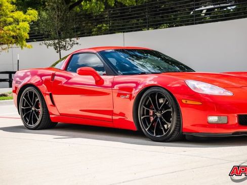 Used 2013 Chevrolet Corvette Z06 w/ 3LZ Preferred Equipment Group RWD image 43