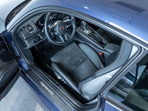 Certified 2025 Porsche 718 Cayman GTS RWD image 4