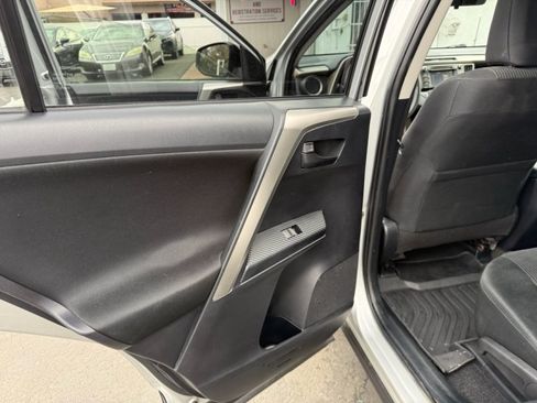 Used 2014 Toyota RAV4 LE FWD image 19