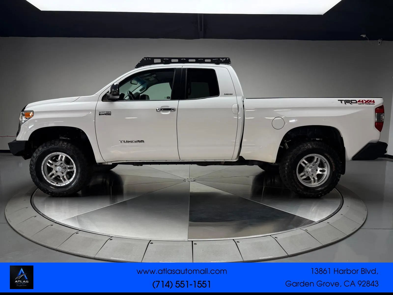 Used 2015 Toyota Tundra Limited w/ Limited Premium Package AWD/4WD image 4