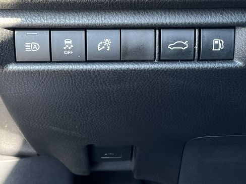 Used 2025 Toyota Camry SE FWD image 20