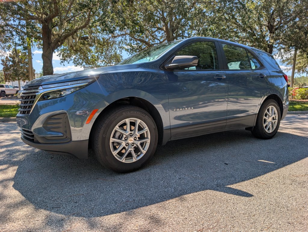 Used 2024 Chevrolet Equinox LS w/ Driver Confidence II Package FWD image 3