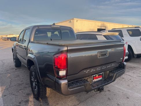 Used 2018 Toyota Tacoma TRD Sport w/ Technology Package image 6