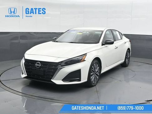 Used 2025 Nissan Altima 2.5 SV FWD image 6