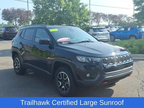 Certified 2025 Jeep Compass Trailhawk w/ Sun & Sound Group AWD/4WD image 3