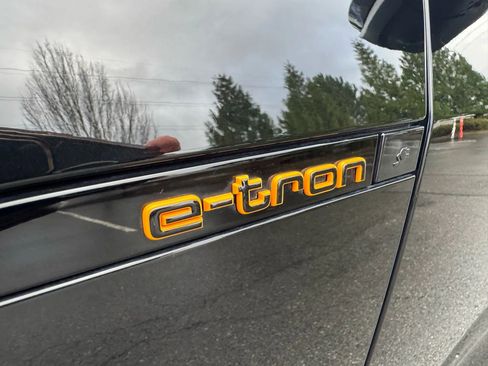 Used 2022 Audi e-tron Chronos w/ Chronos Package image 17