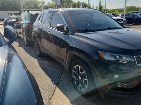 Used 2022 Jeep Compass Latitude FWD image 4