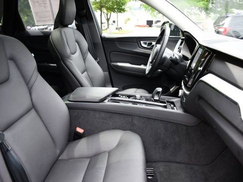 Certified 2025 Volvo XC60 B5 Plus AWD/4WD image 25