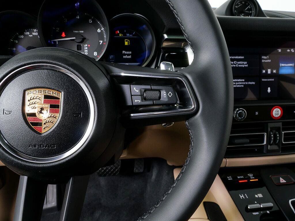 Certified 2026 Porsche Macan AWD/4WD image 11