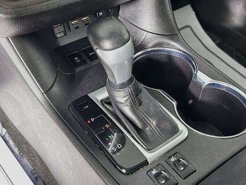 Used 2019 Toyota Highlander XLE AWD/4WD image 17