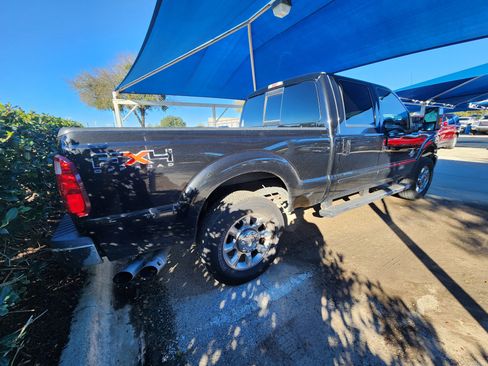 Used 2011 Ford F250 Lariat w/ Lariat Ultimate Pkg image 4
