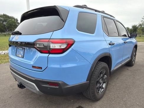 Used 2023 Honda Pilot TrailSport image 8