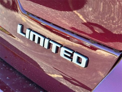 New 2025 Jeep Grand Cherokee Limited image 9